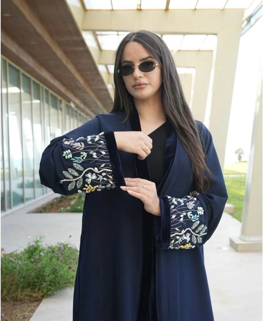 عباية بأكمام مطرزة أزرق داكن — 2